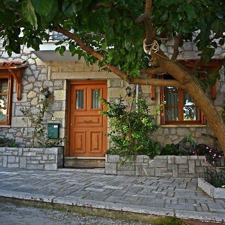 Dimos Suite Arachova Esterno foto