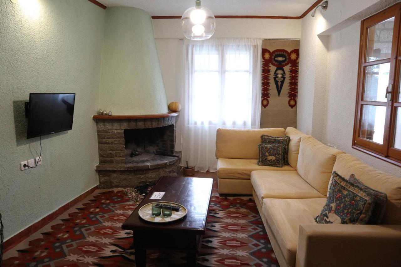 Dimos Suite Arachova Esterno foto