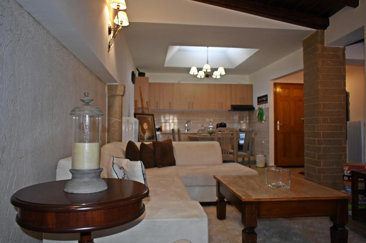 Dimos Suite Arachova Esterno foto